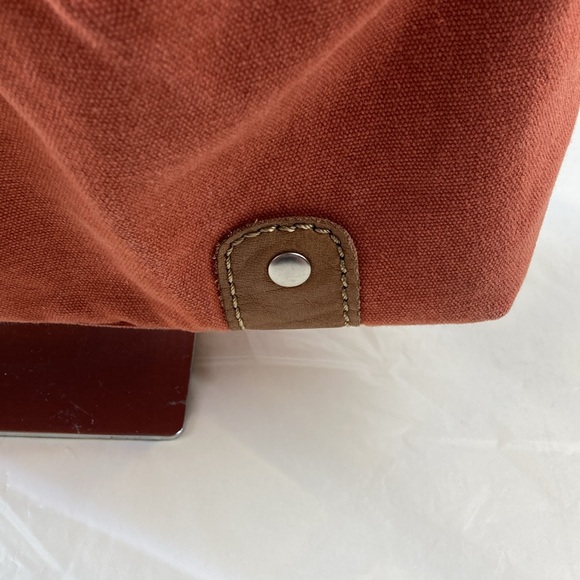 NWOT Fossil canvas and leather shoulder bag in burnt orange - Picture 3 of 9